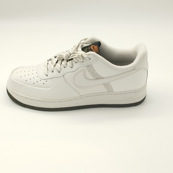 Air force 1 07 LV8 size 10US mens 11.5 womens - Picture 7 of 9